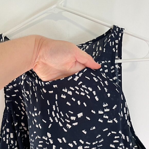 CUPCAKES AND CASHMERE STITCH FIX Lisbon Cold Shoulder Top Navy Blue White Boho S - Picture 7 of 12